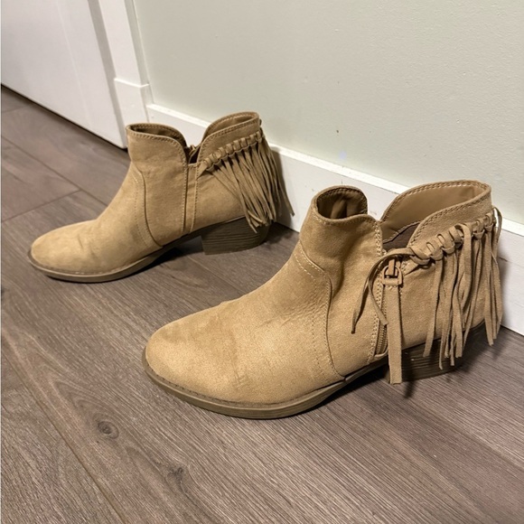 American Eagle Fringe  Faux Suede Ankle Boots Booties - Tan - 8 - Picture 3 of 5